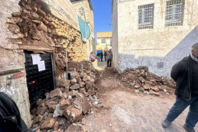 Eski Urfa sokaklarındaki molozlar kaldırılıyor