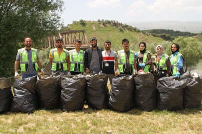 Bingöl'de 30 torba çöp toplandı